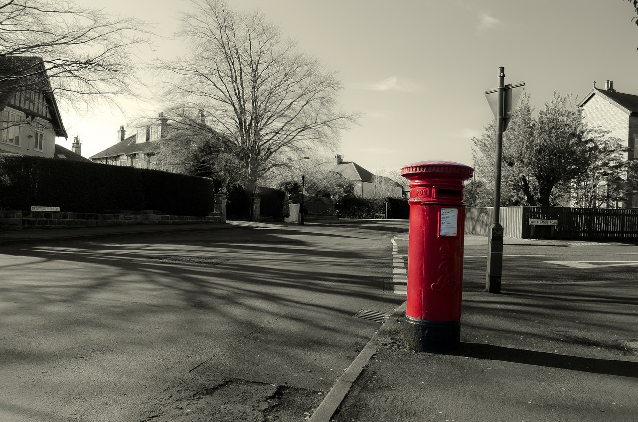 mailbox, red, england-84526.jpg