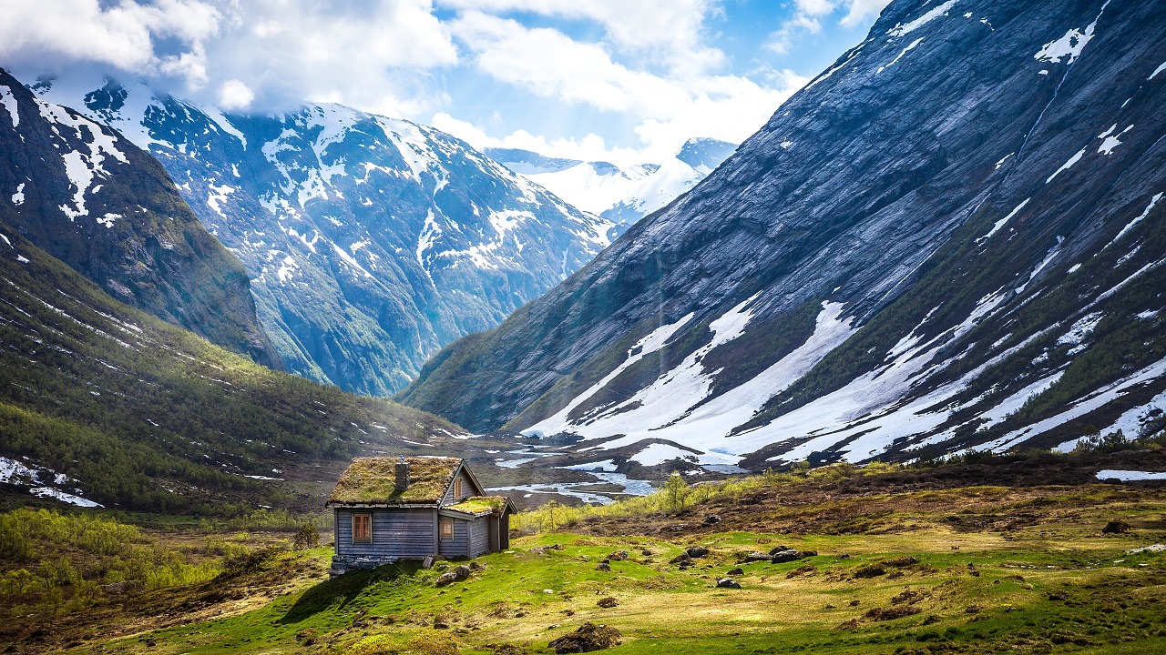 hut, mountains, valley-962797.jpg